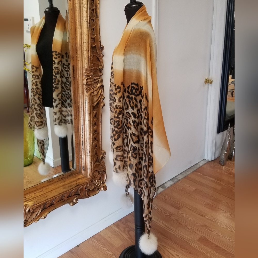 Mitchie's $179 Shawl with Fox Fur - Picture 3 of 9